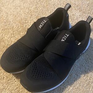 TIEM Women's Black Slipstream Shoe with Elastic Cross Straps. Women’s 7.5